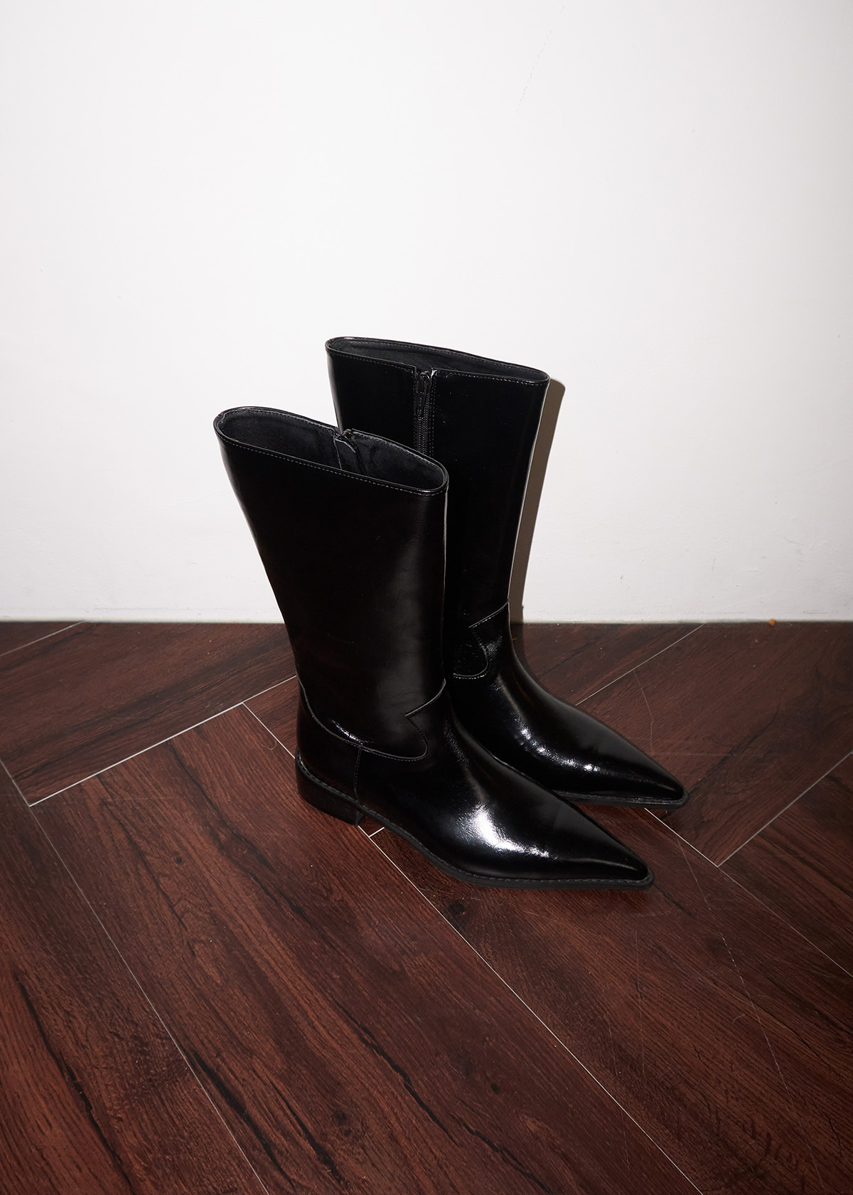 Black Stiletto Middle Boots