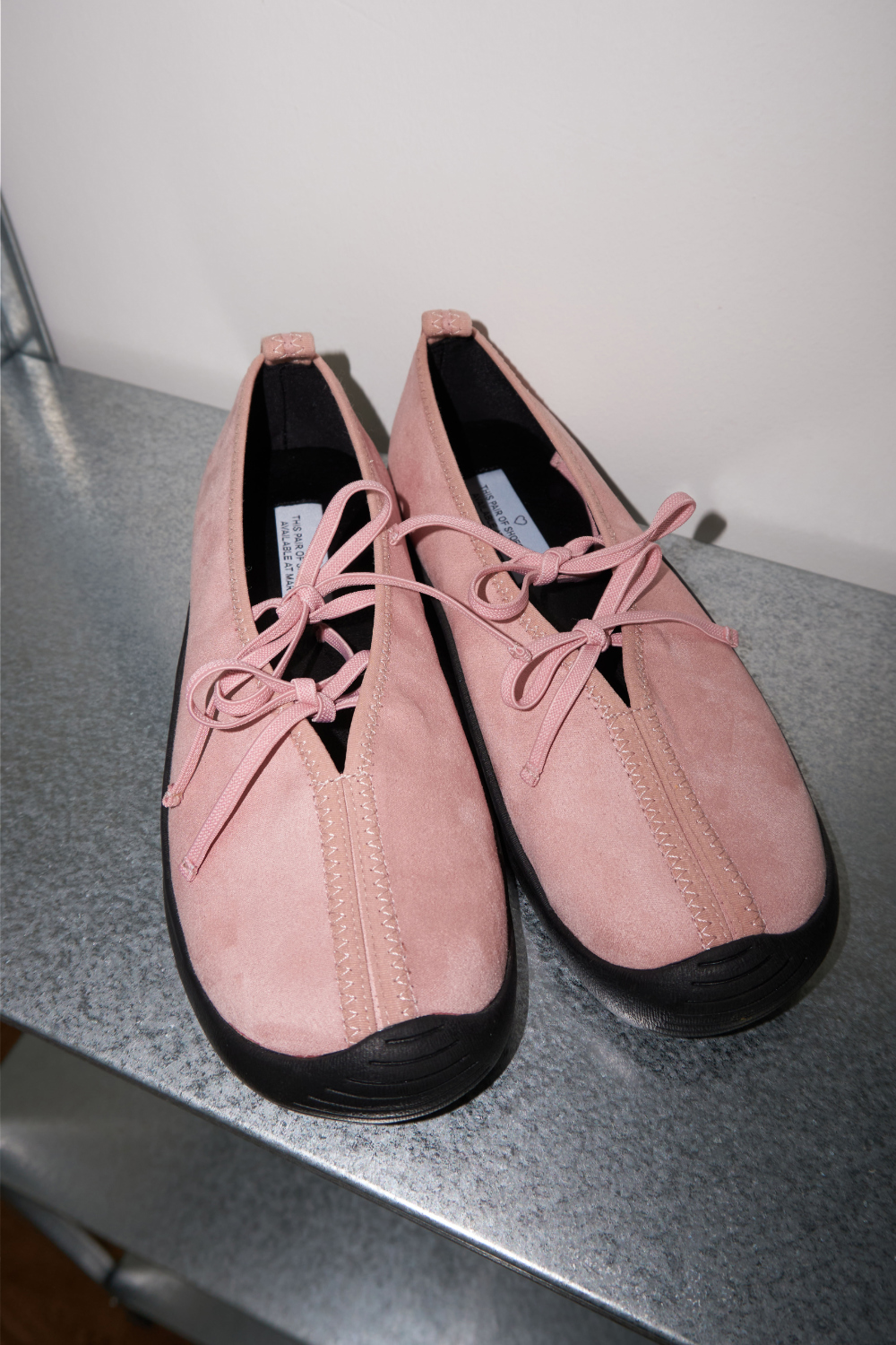 신발 베이비핑크 색상 이미지-S1L3